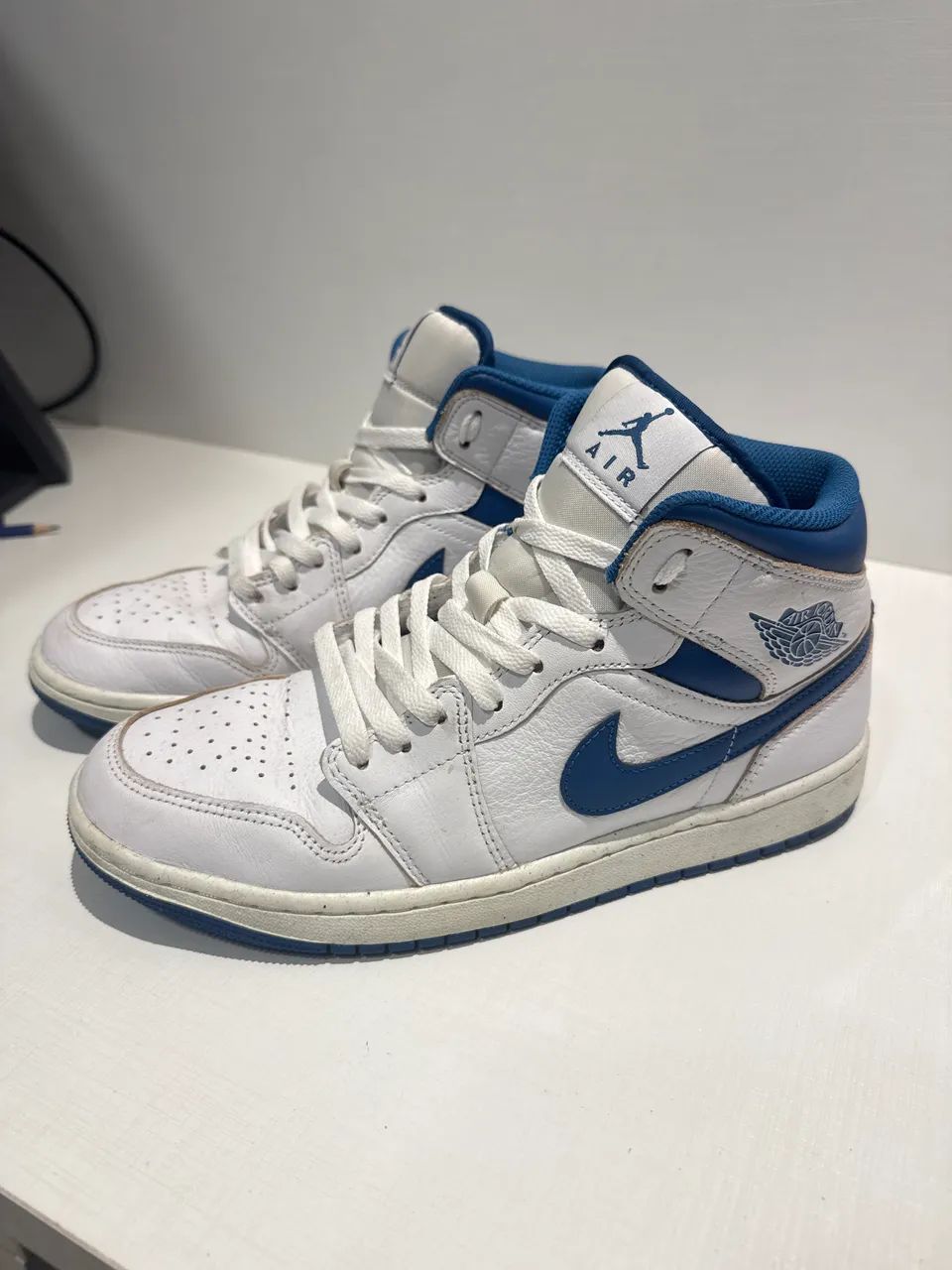 Air Jordan 1 - Branco e Azul -  Ótimo Estado