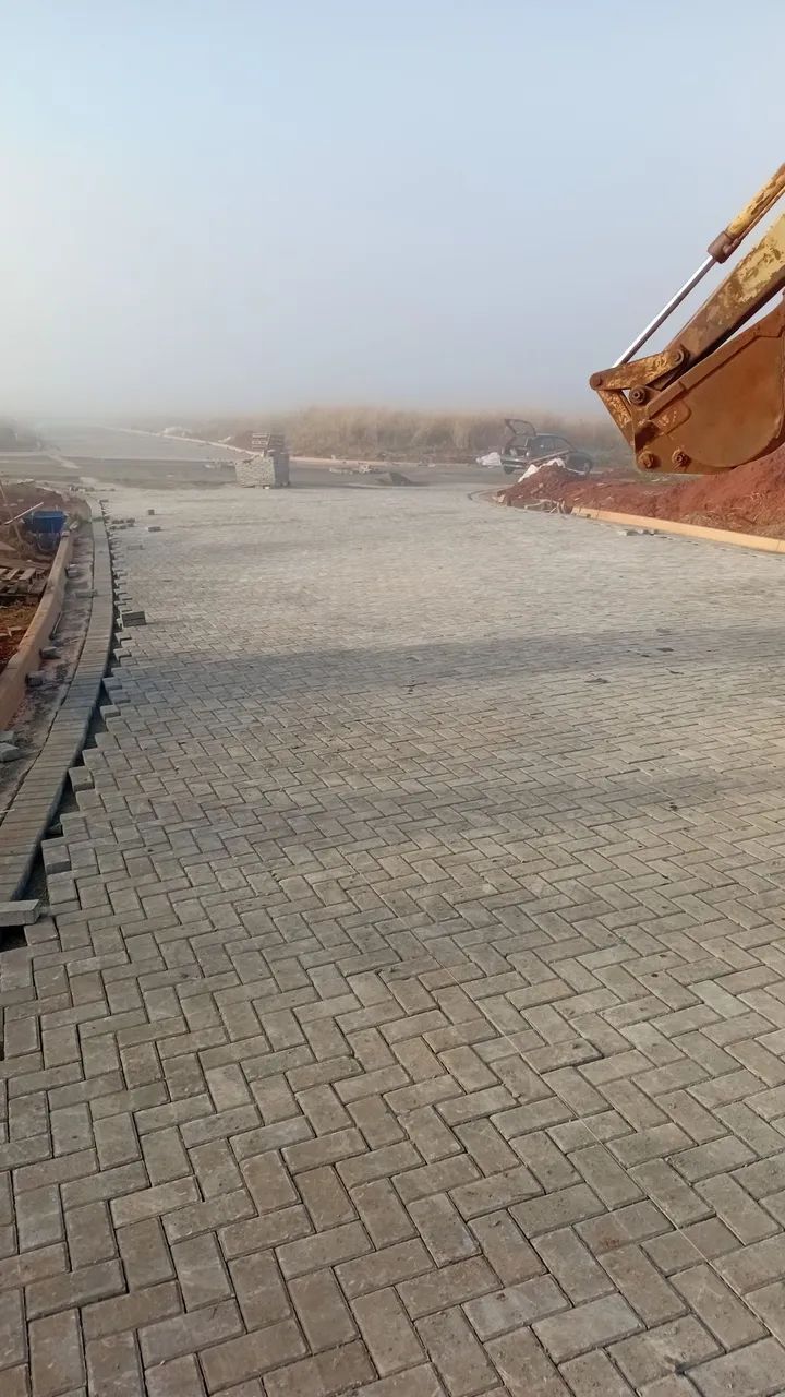 Trabalhamos com assentamento de paver e meio fio. - Foto 2