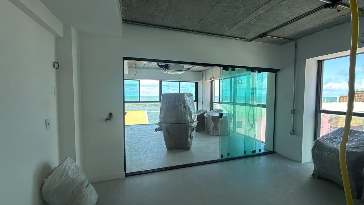 Esquadria de vidro nova 