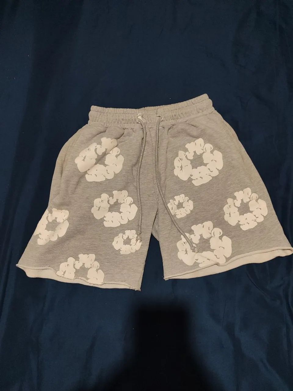 Short Denim tears cinza - Roupas - Cruzeiro Velho, Brasília