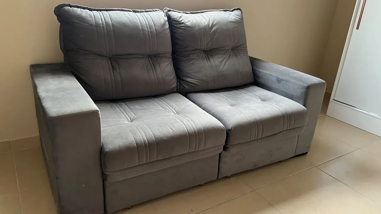 Sofá Retrátil e Reclinável Cinza 1,80m + Capa Bege | Bem conservado