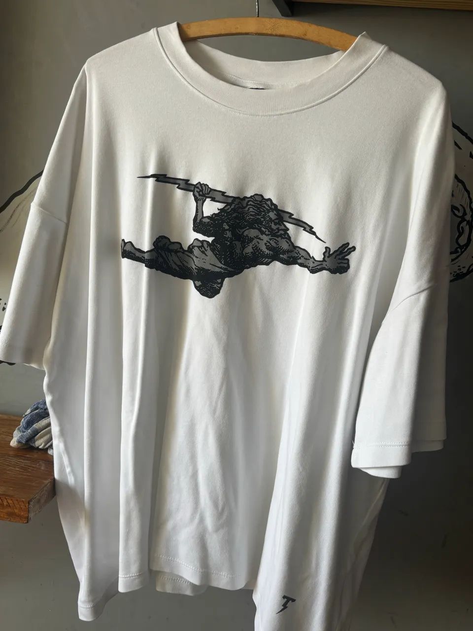 Camiseta Oversized Thunder god - Foto 2