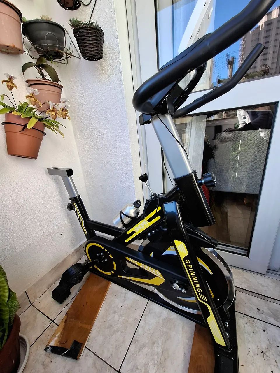 Bicicleta Spinning com roda de inércia de 13K