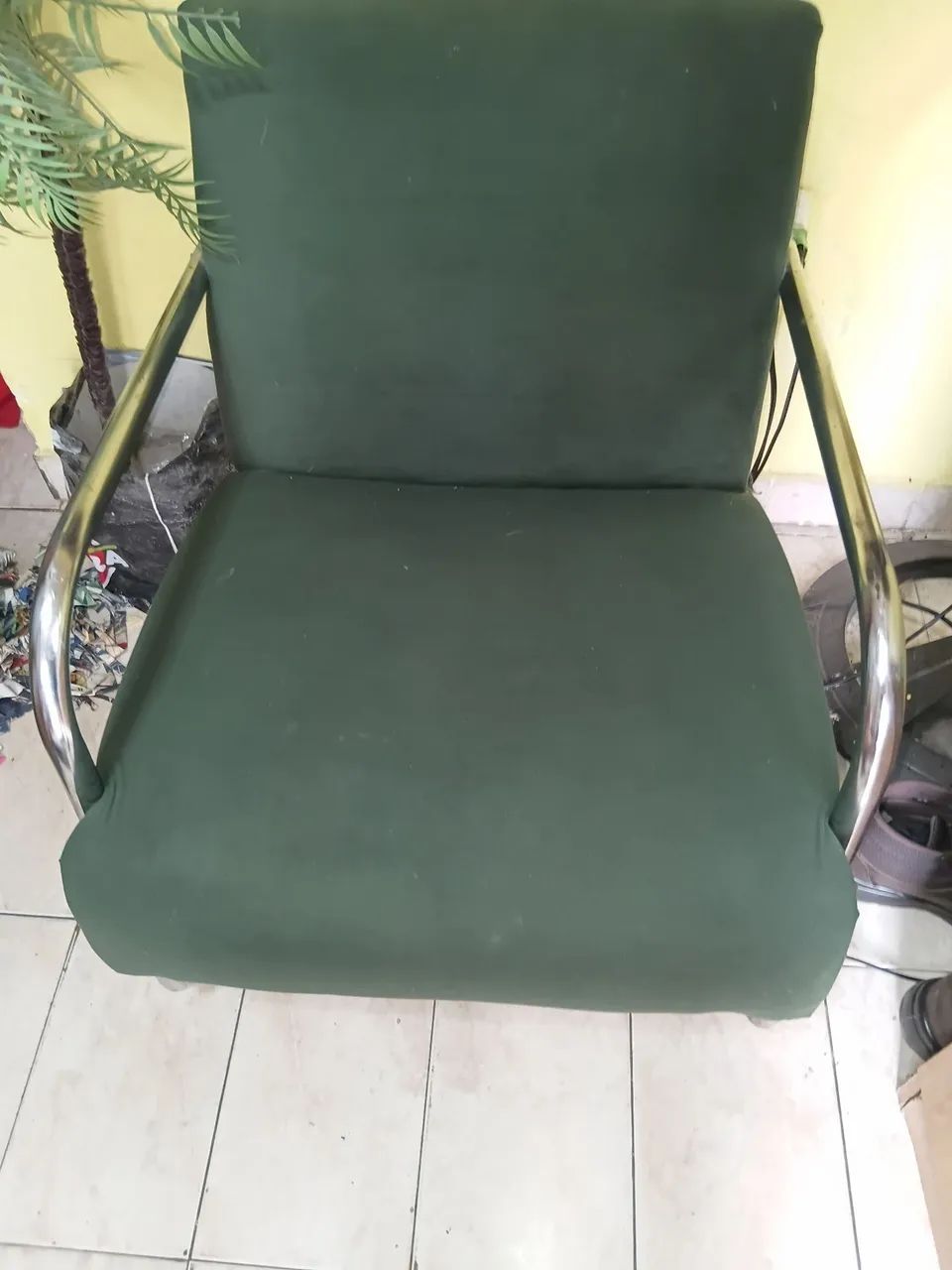Verdo sofá 3 lugares e uma poltrona em ótimo estado. 463757525385881604