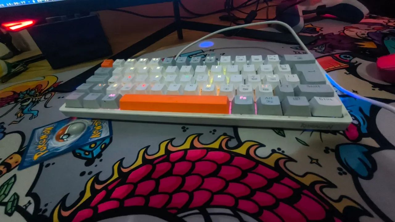 TECLADO AKALI BRANCO LARANJA E CINZA