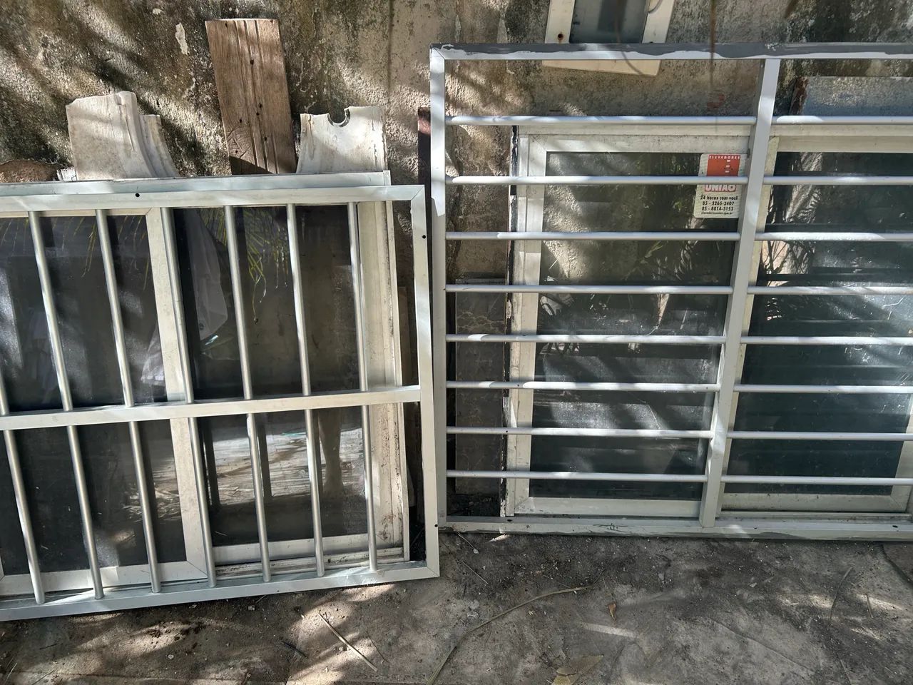 Duas janelas com grade alumínio reforçado  - Foto 3