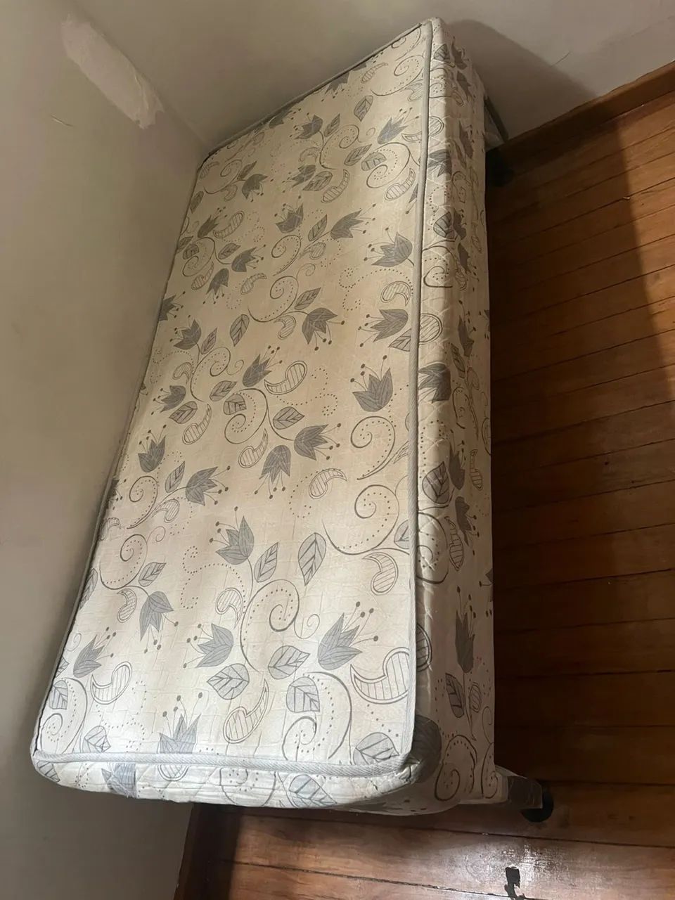 Cama de solteiro 