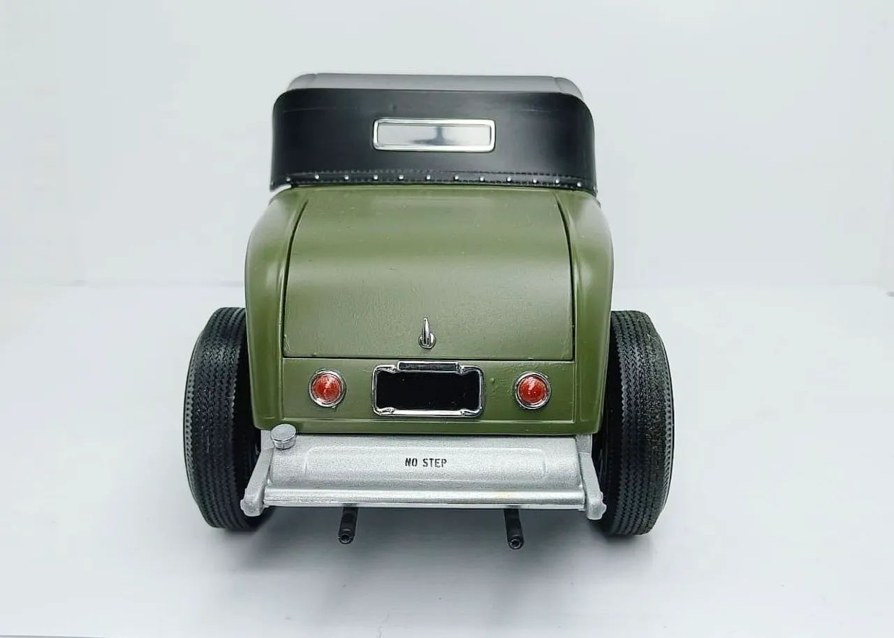 Miniatura Ford 1932 Roadster Rat Rod 1/18 - Hobbies e coleções