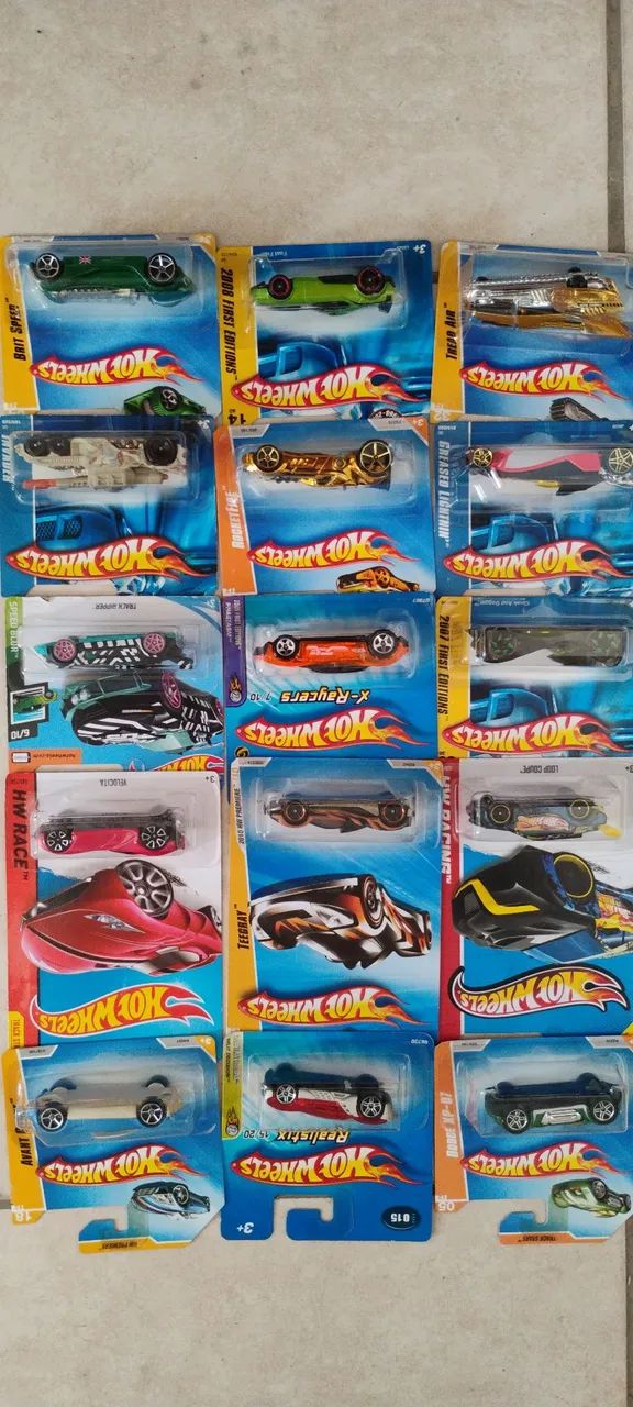 Hot Wheels lacrados de diversos anos  - Foto 6