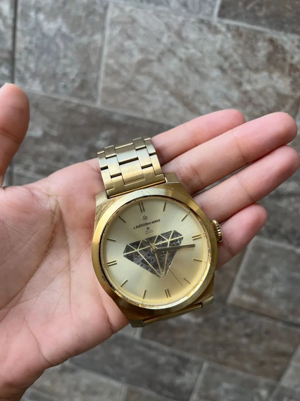 Relógio Chilli Beans Royal Edition dourado - Foto 2