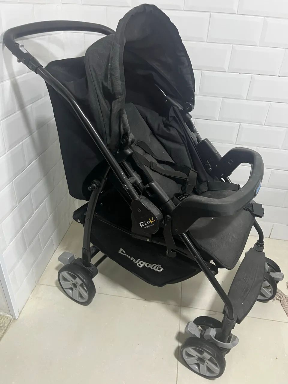Burigotto Rio K com bebê conforto 