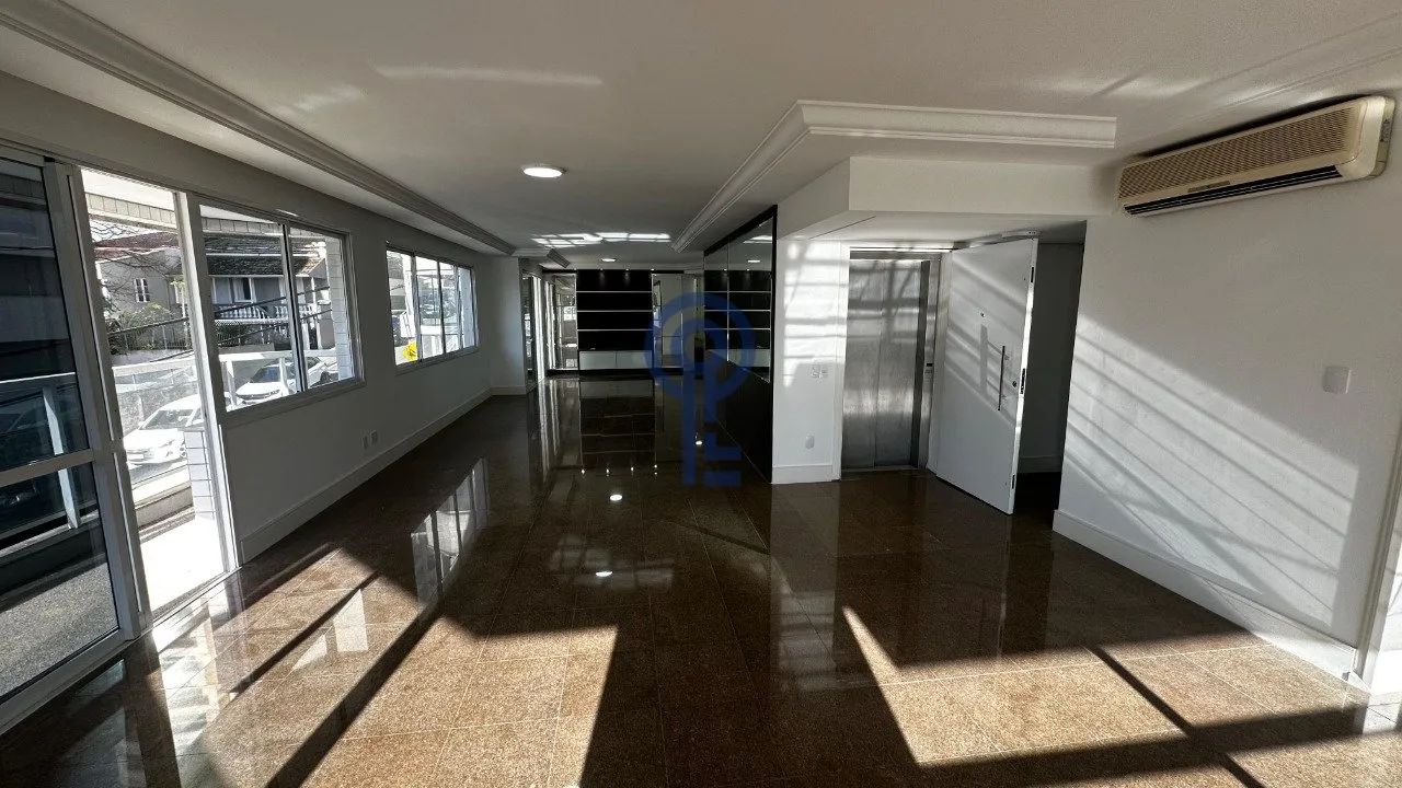 Apartamento com 4 dormitórios na Beira-Mar