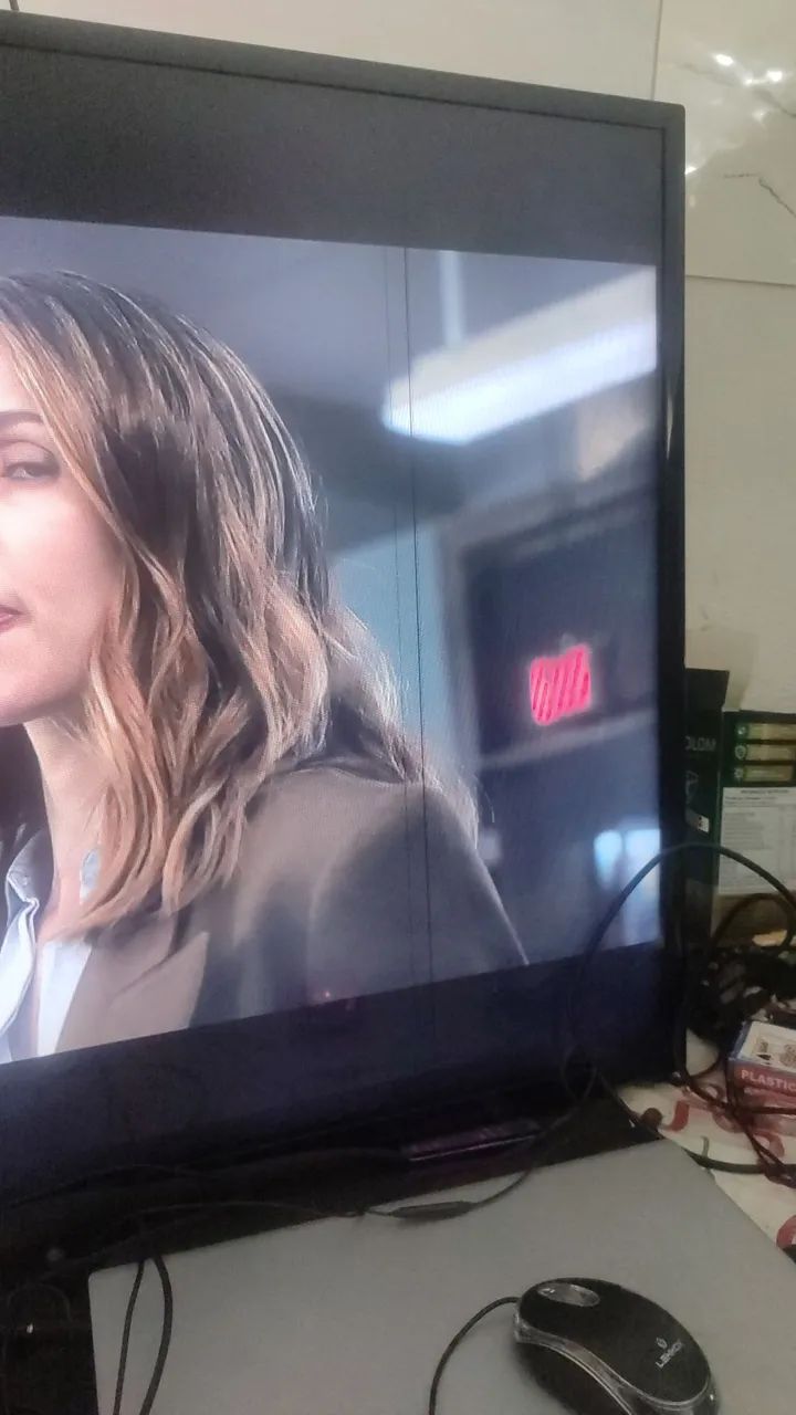 Endo TV Samsung 43 polegadas pra uso ou retirada de peças Léia tudo  - Foto 2