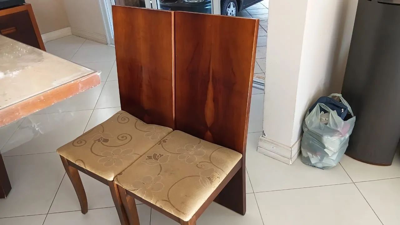 Mesa maçiça tampo de mármore  com 8 cadeiras  - Foto 2