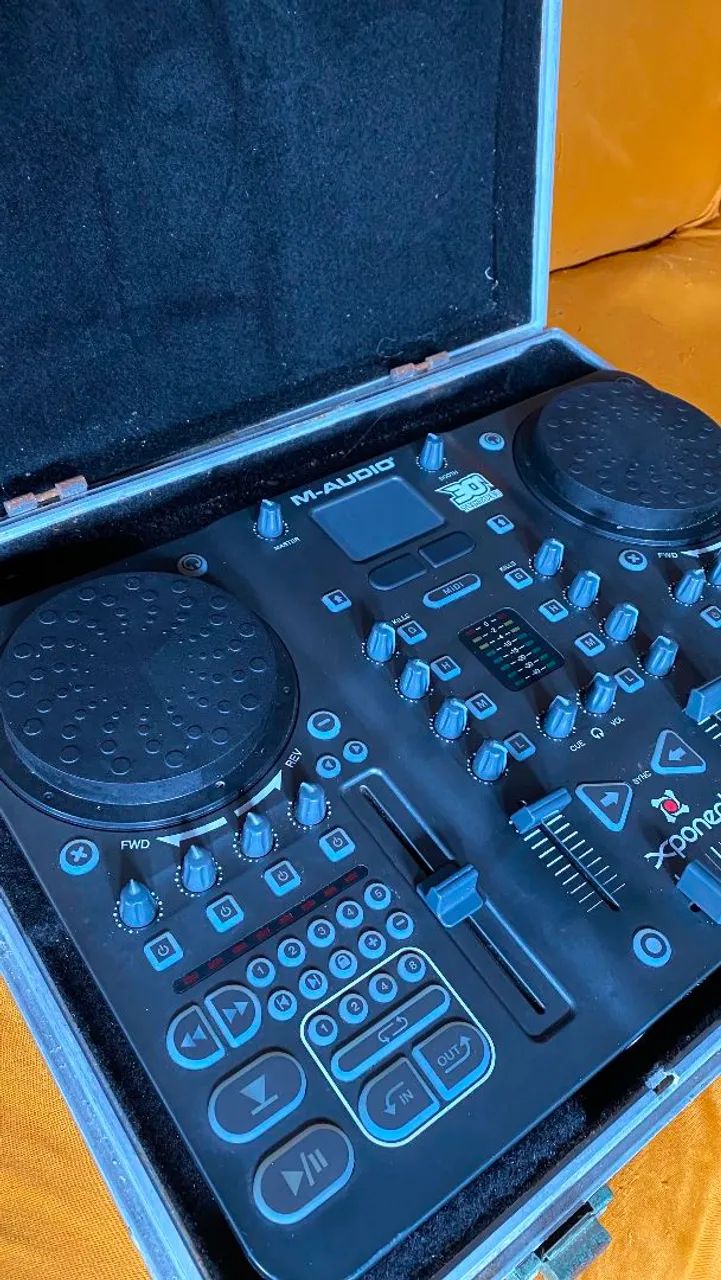 Controladora DJ M-Áudio xponent