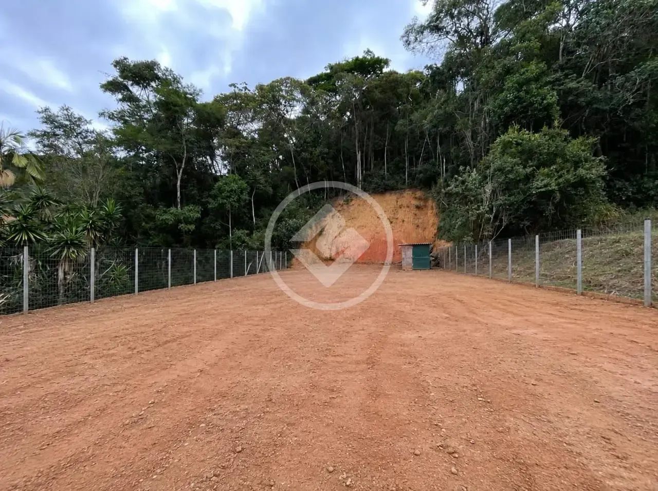 Terreno no Condomínio Vale doa Pássaros. codigo: 348957