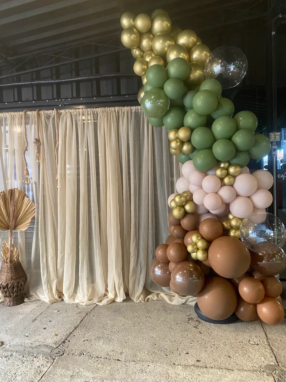 Arco de bexigas e balões de mesa decoração 