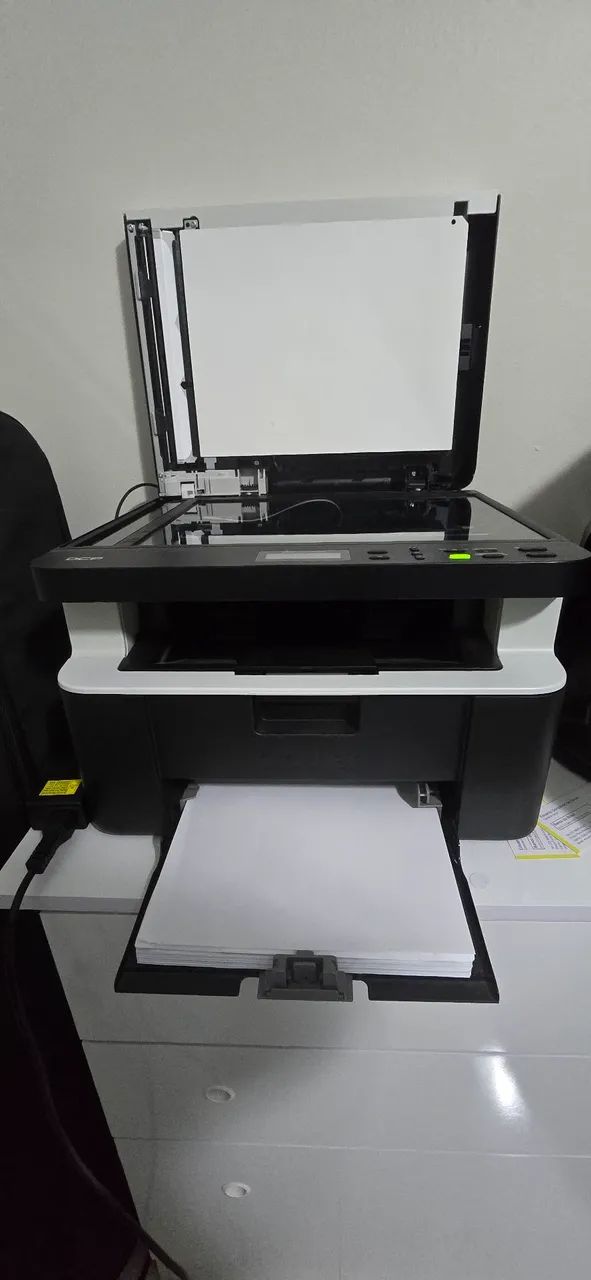 Impressora Brother Multifuncional Laser  DCP1617