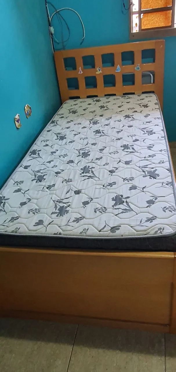 Cama madeira maciça com gavetas e bicama - Foto 2