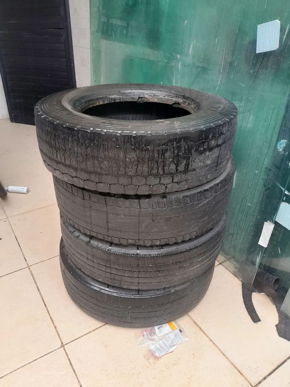 4 Pneus 215/75/17,5
