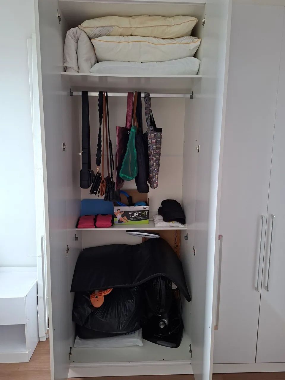 Guarda roupa 4 portas Bartira e criado mudo - Foto 3