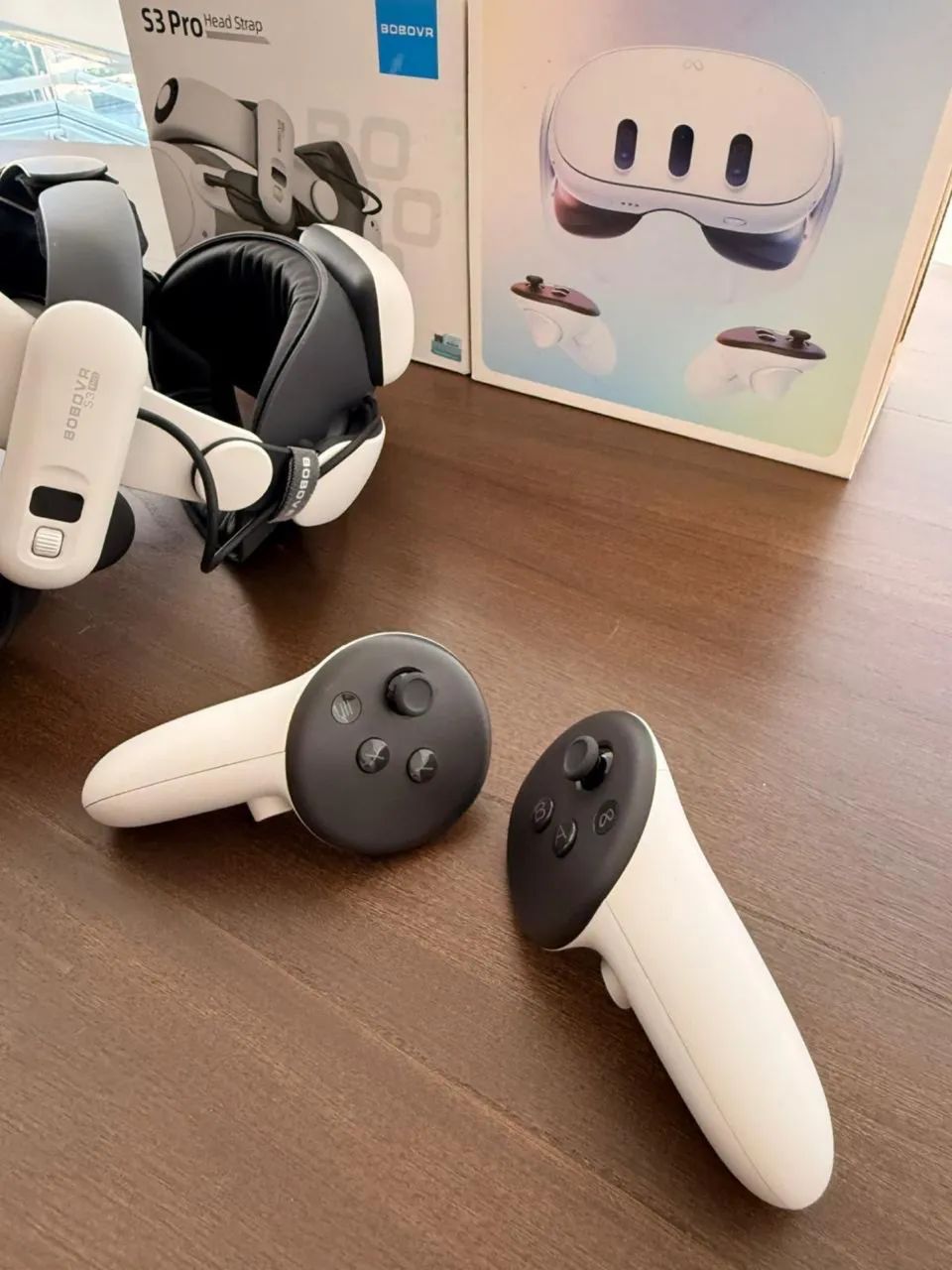 Meta Quest 3 , 512 gb 4k branco com joysticks e boboVR S3 pro