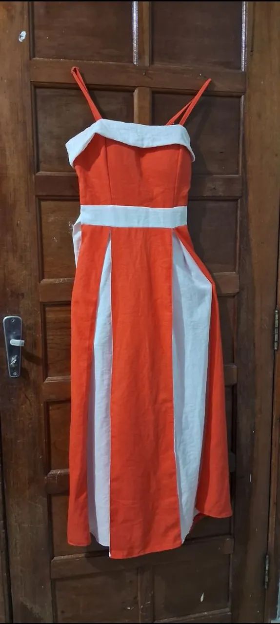 Vende-se vestido longo laranja e branco