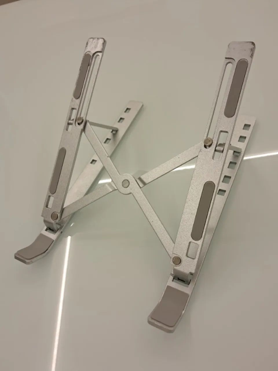 Suporte Para Notebook Dobrável E Articulado Em Alumínio Ergonômico Com Bag