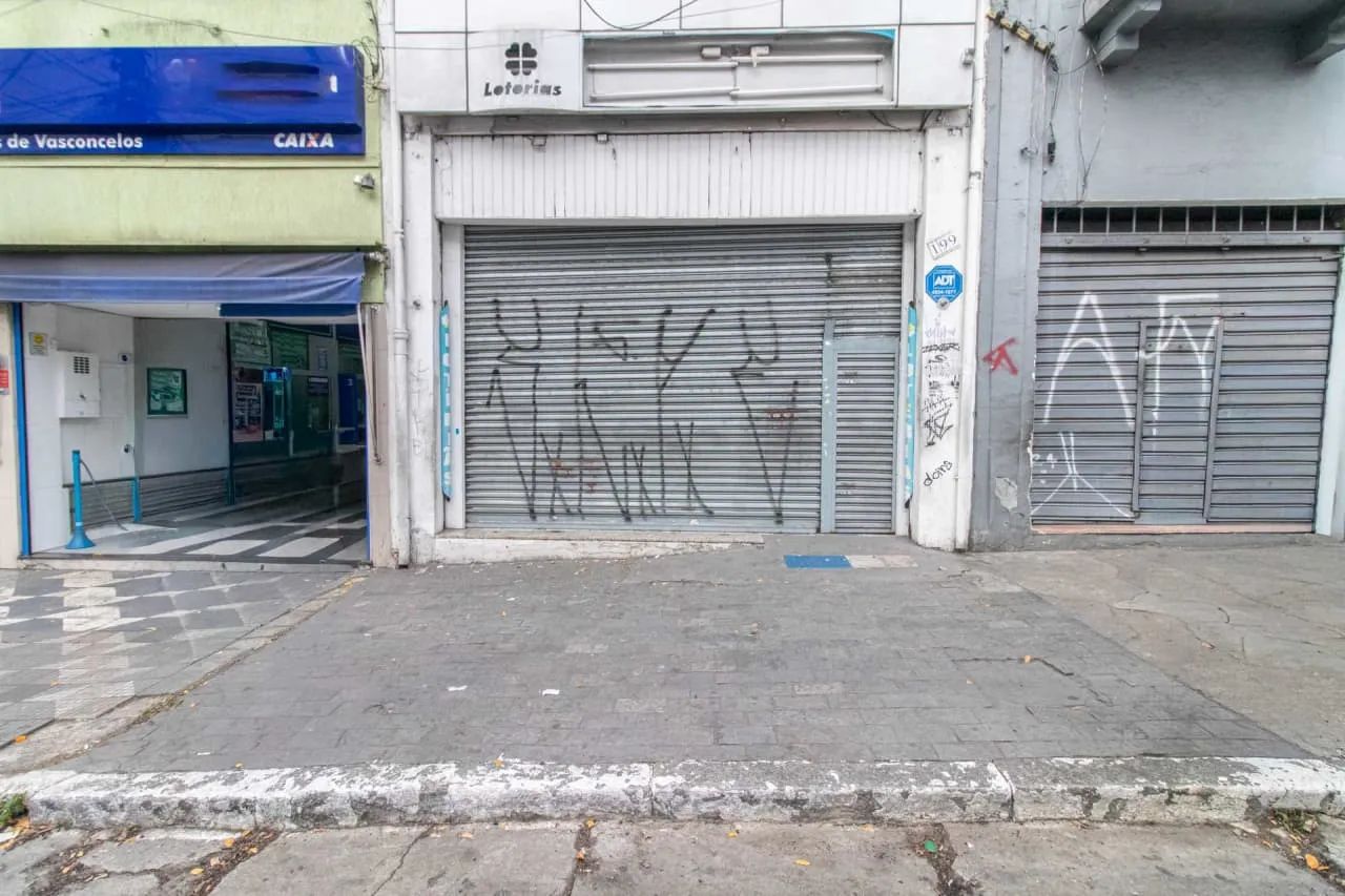 Loja na Avenida Lins de Vasconcelos, 199  180 m²