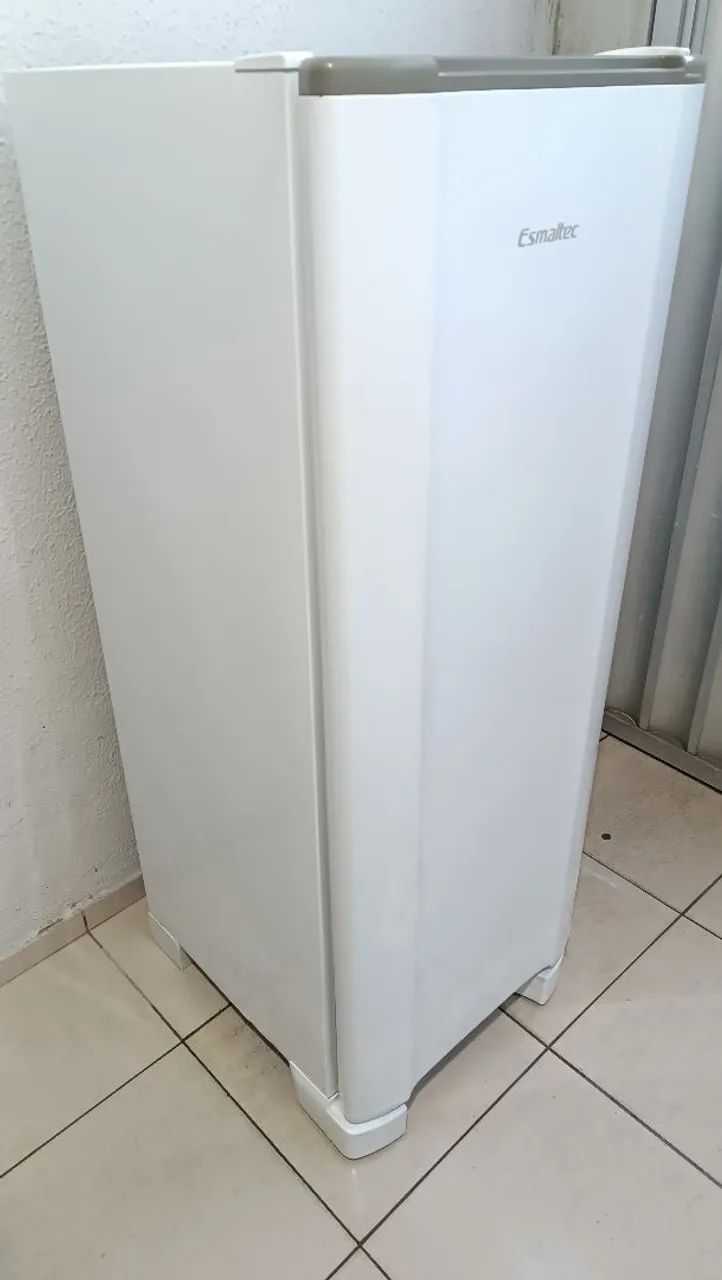 Geladeira Esmaltec gelo seco muito bem conservada ! - Foto 3