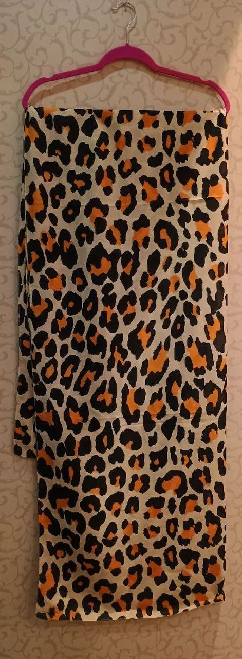 lenço de algodão animal print  tons neutros e caramelo  grande - Foto 3