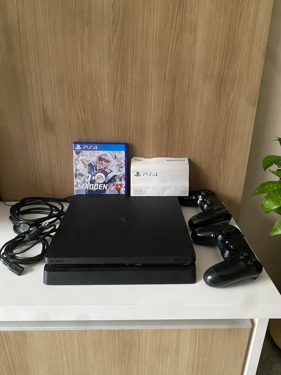 PS4 Slim com 2 controles + 2 jogos e manual - Foto 4
