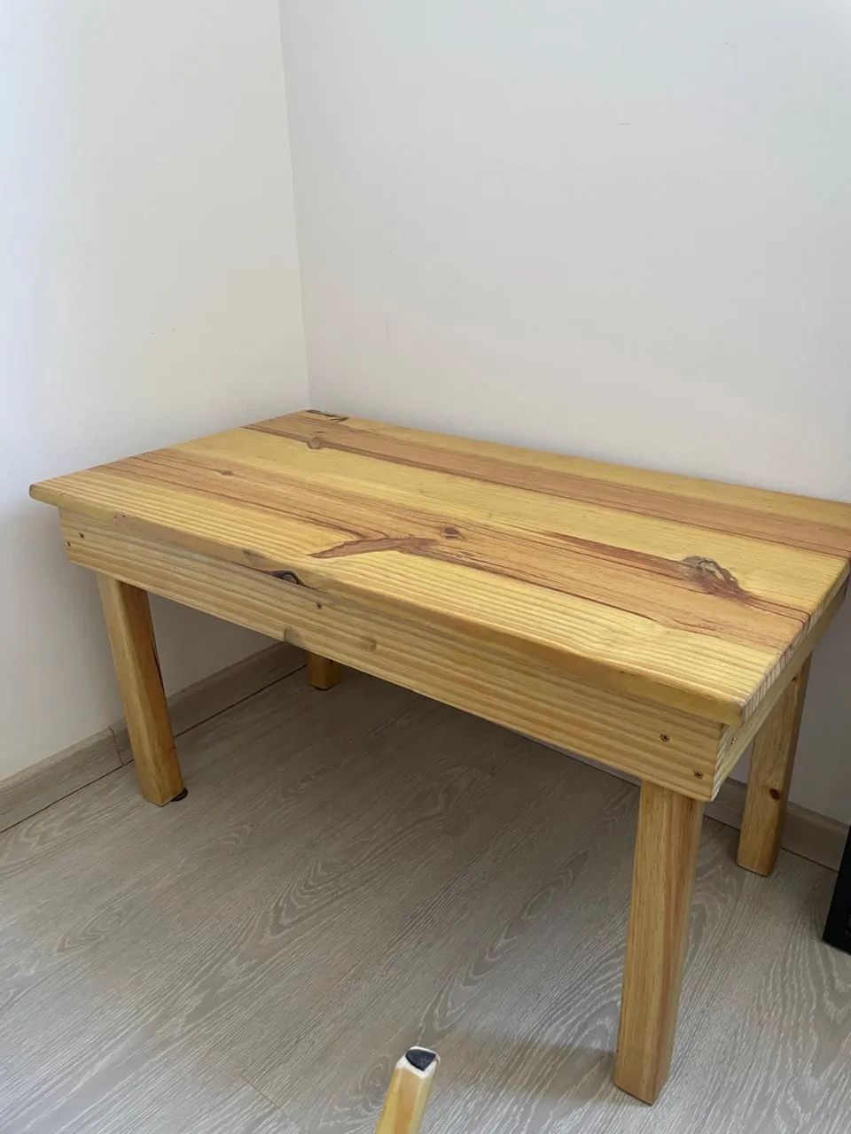 Mesa infantil com cadeiras (madeira maciça)