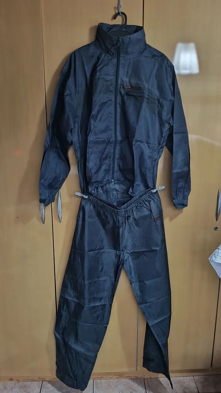 CONJUNTO CAPA DE CHUVA TRILHA E RUMOS 