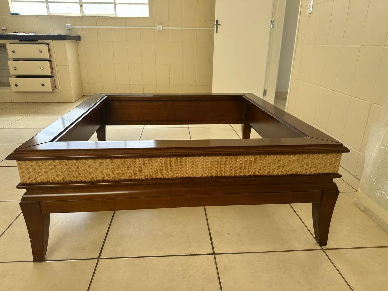 Mesa de centro com tampo de vidro 1,20 x 1,20 - Foto 4