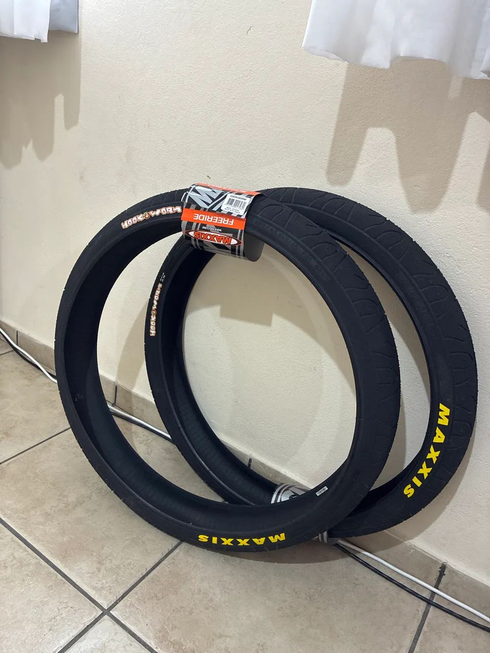 Pneu maxxix hook worm 