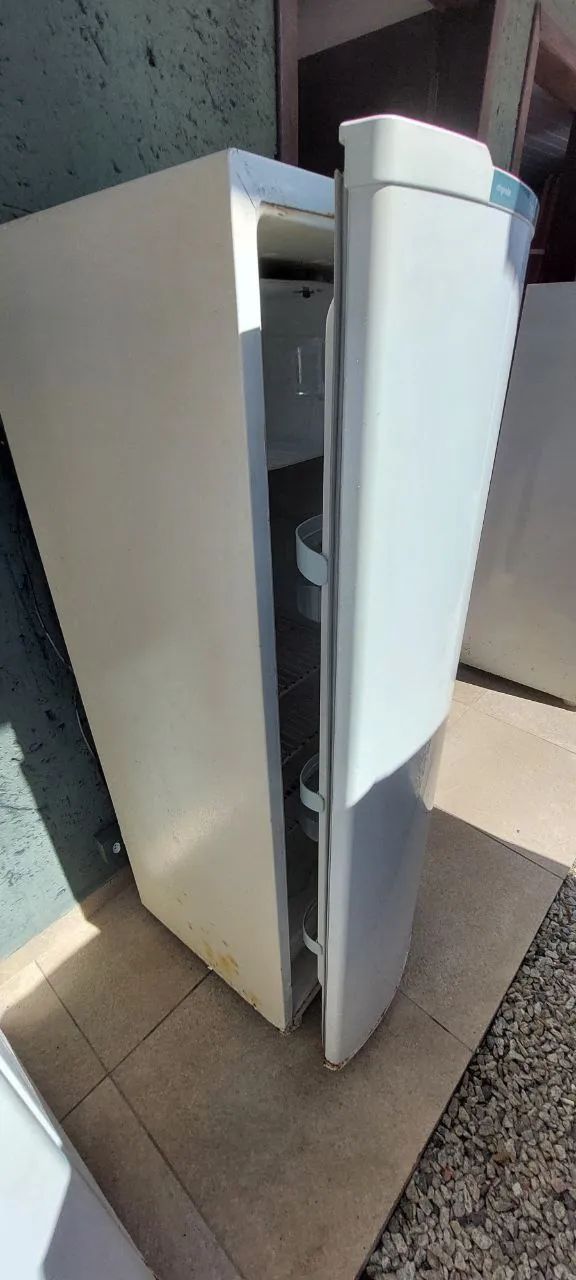 Geladeira Consul CRC28 - 220 v