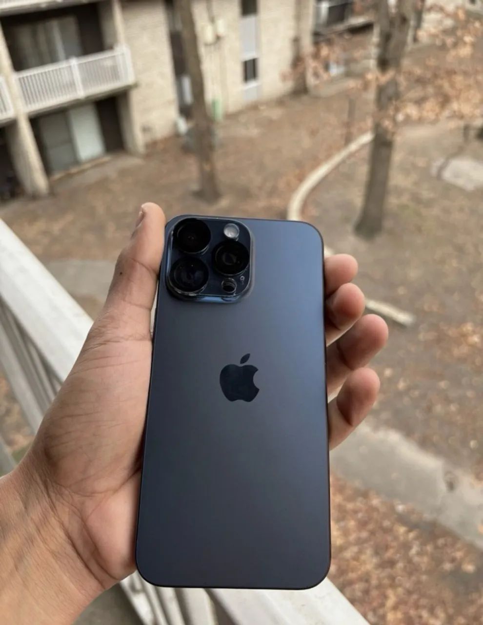 iPhone 15 Pro Max 256GB Titânio Azul  - Foto 3