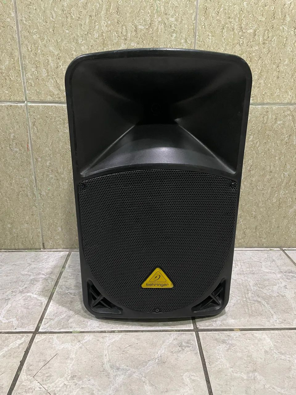 Caixa Behringer 12 polegadas