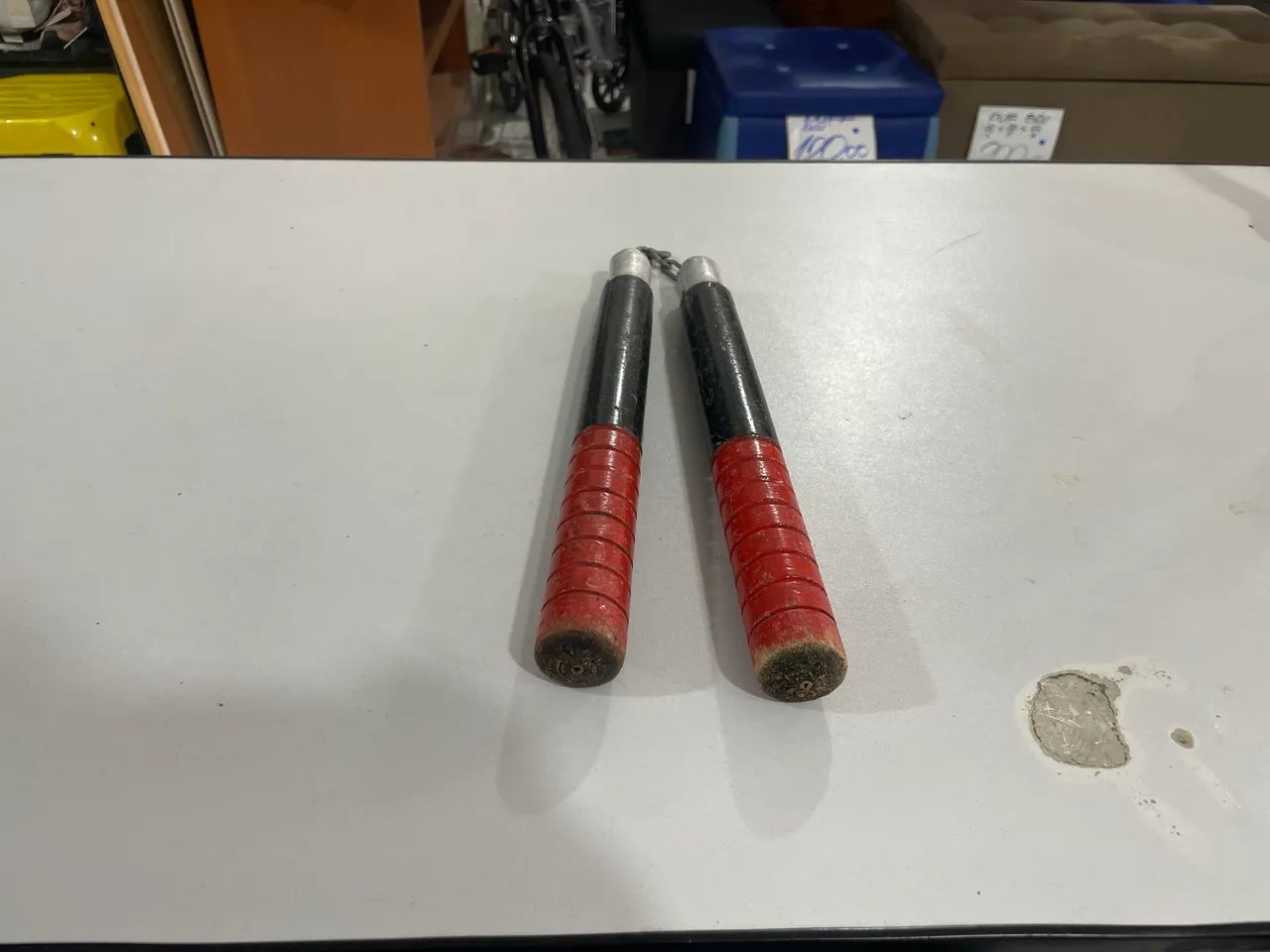 Nunchaku Tradicional de Madeira e Metal
