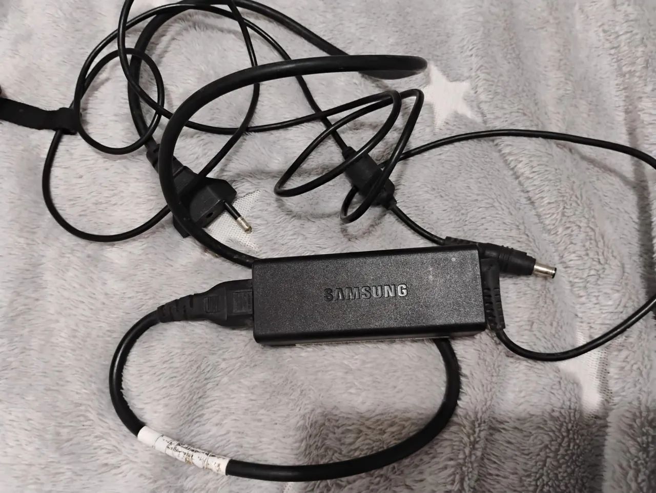 Carregador de notebook Samsung 