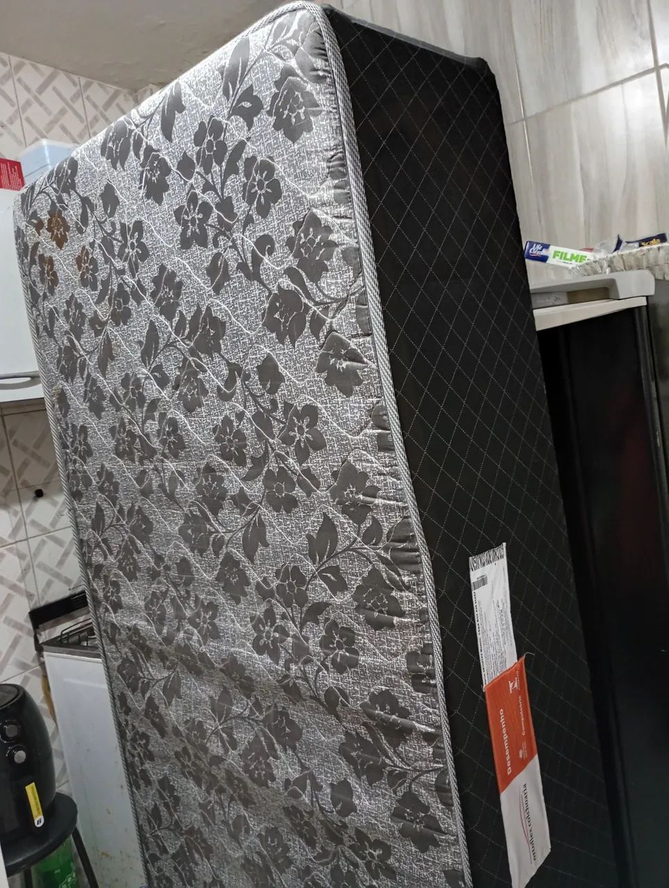 Vendo cama box solteiro,usada boa - Foto 4