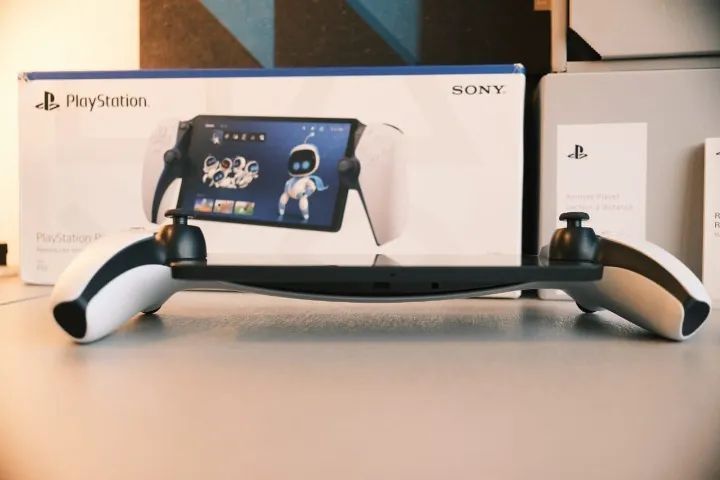 PlayStation Portal em excelente estado, com caixa, cabo e manuais