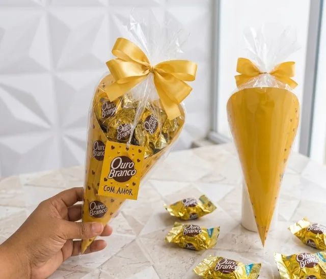 Cone Recheado Com 5 Bombons Ouro Branco Lembrancinha Presente - Foto 2