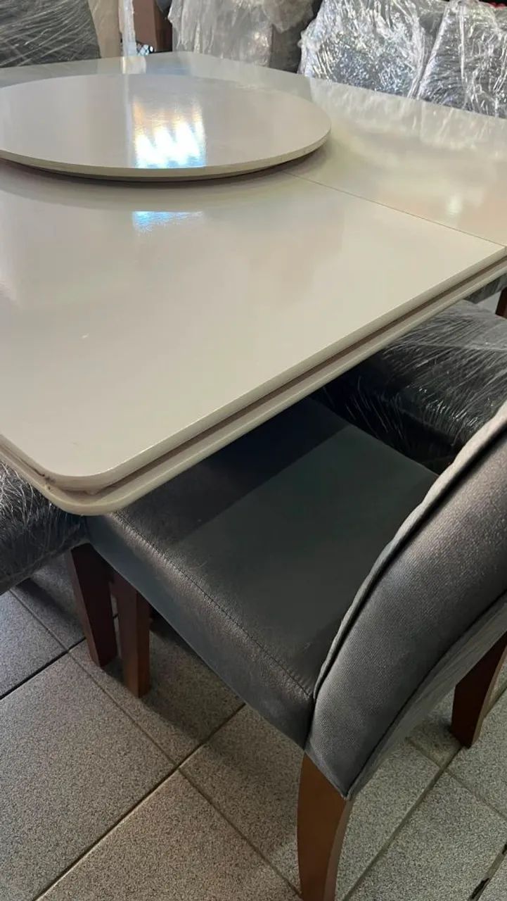 Mesa de Jantar em Madeira Quadrada com 8 Cadeiras  - Foto 2