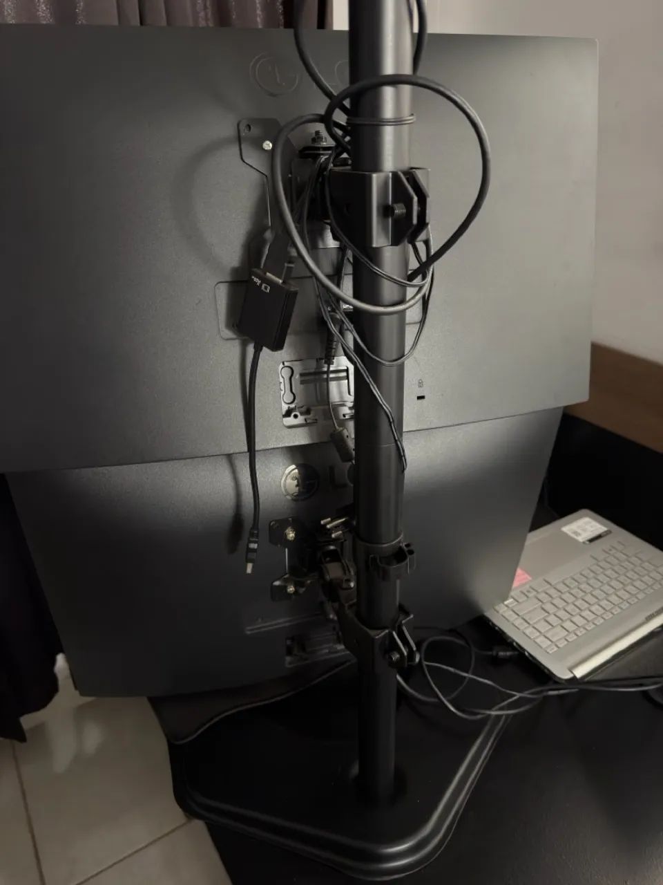 Monitores LG de 23,8 polegadas com suporte de mesa - Foto 2