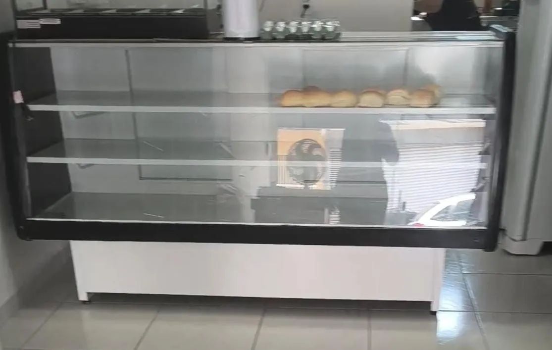 Expositor para Pães e Bolos