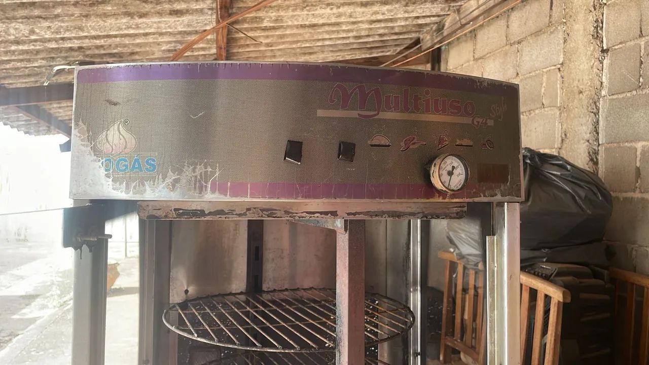 Assadeira de carne e frango