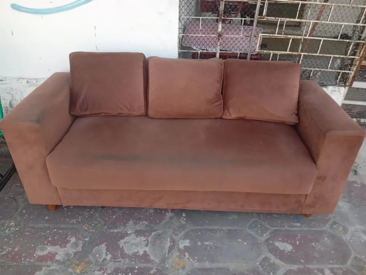 VENDO UM.SOFA SEMI NOVO 3 LUGAR - Foto 3