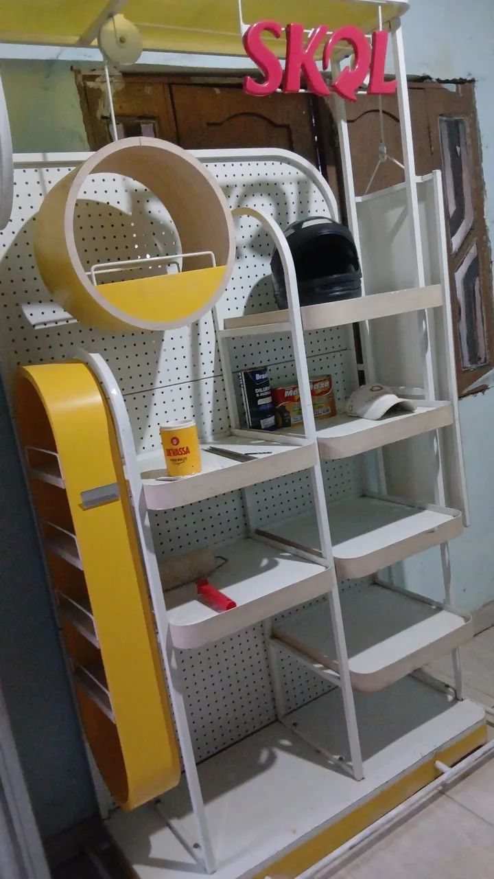 Vendo uma estante 